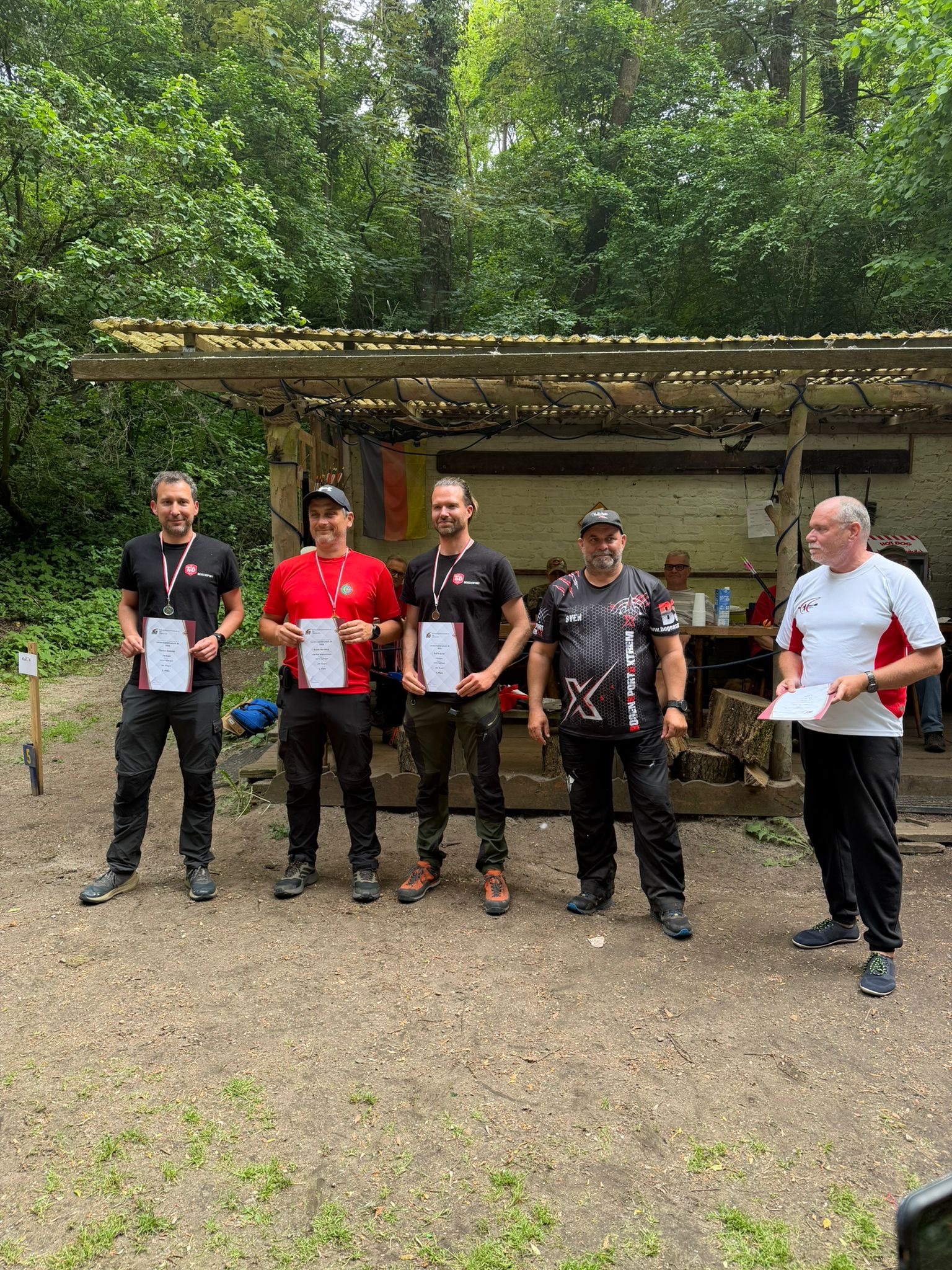 Gruppenfoto erfolgreicher Teilnehmender bei der Landesmeisterschaft 3D des BBv 2026