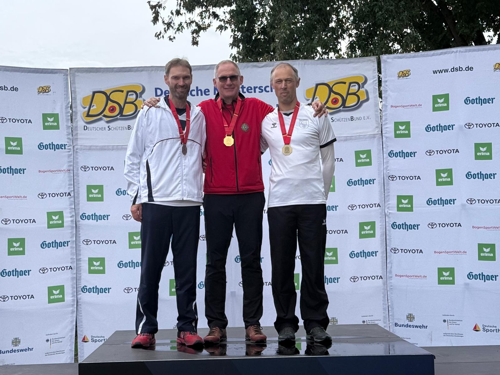 Dirk Schepers als Deutscher Meister Recurve Master bei der DSB-DM Bogen im Freien 2026 in Wiesbaden