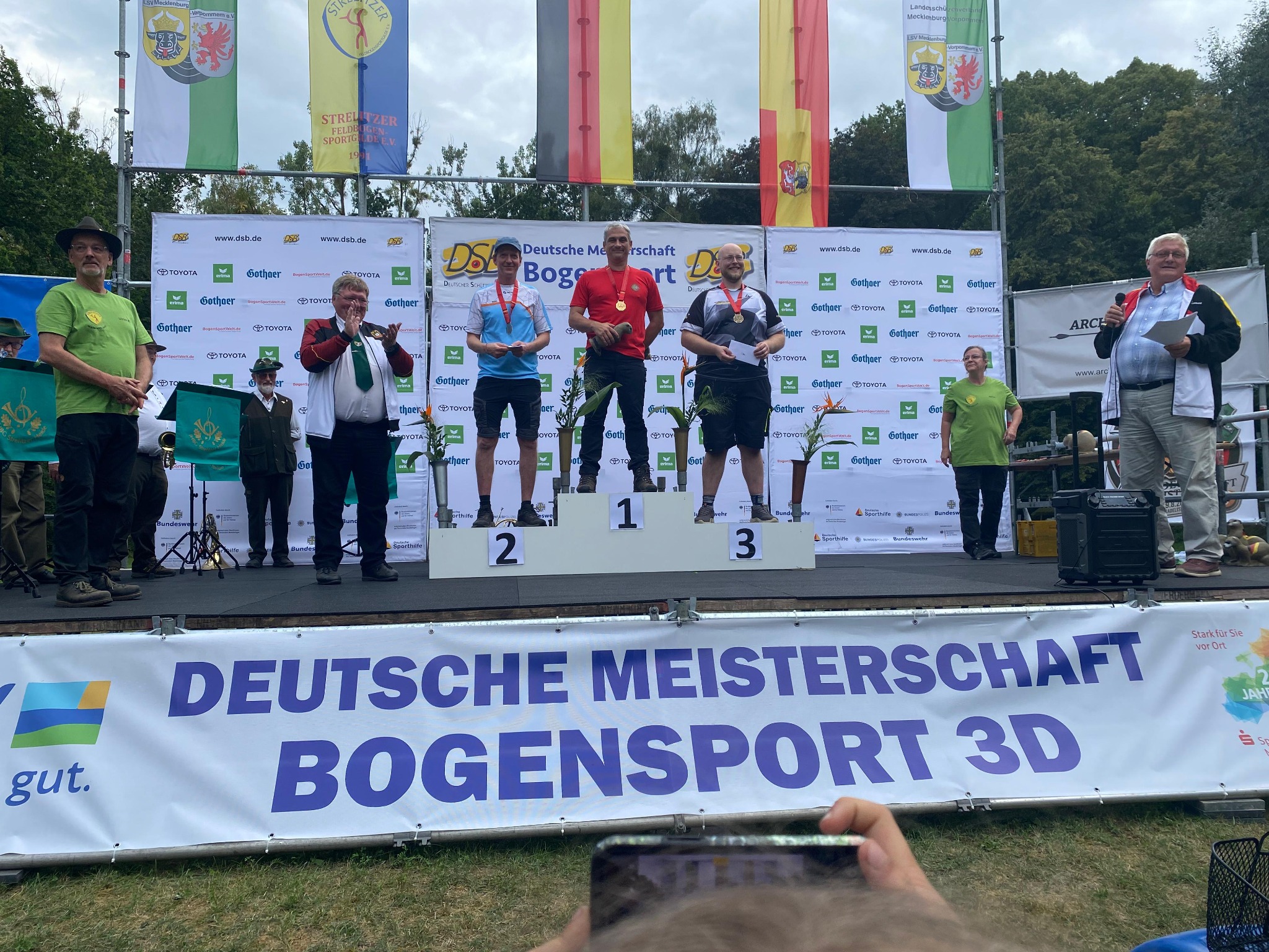 Guido Herzberg auf dem Siegerpodest der DSB-DM 3D 2026 in Neustrelitz