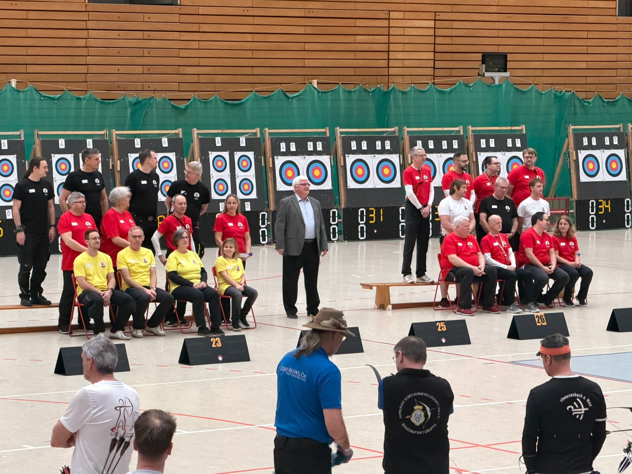 Helfer und Teilnehmende in der Wettkampfhalle der Deutschen Meisterschaft des DSB 2026