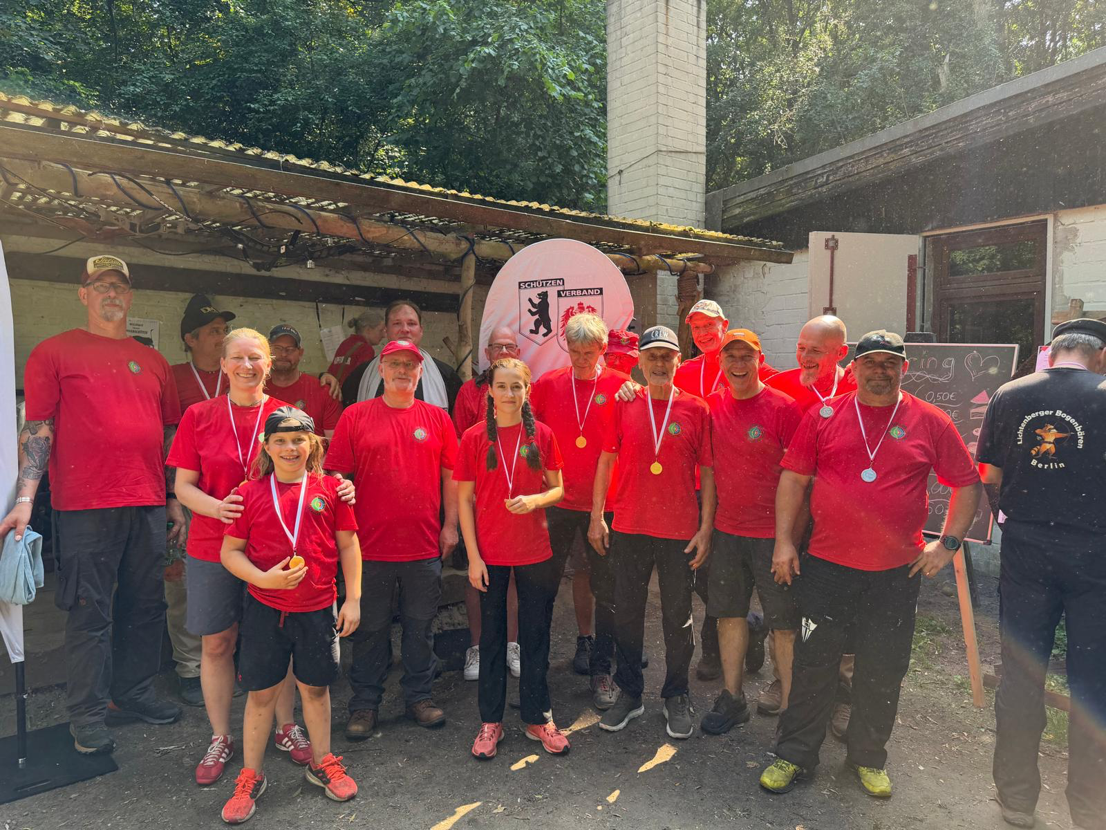 Gruppenfoto der erfolgreichen Mitglieder bei der Landesmeisterschaft 3D des SVBB 2026